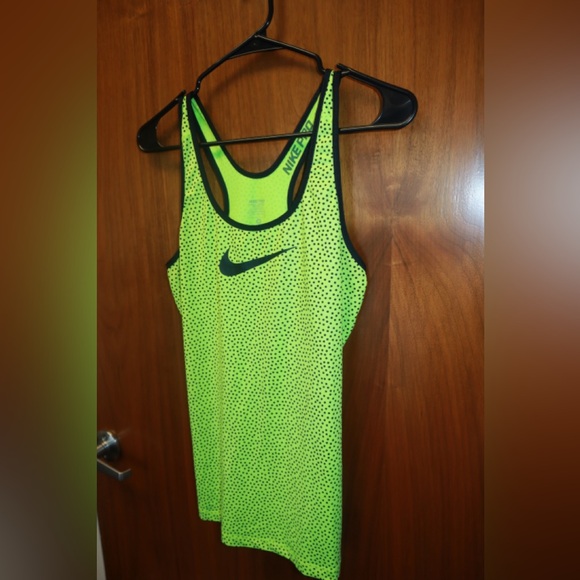 Nike Women's Yellow and Black tank SIZE MEDIUM - Picture 2 of 4